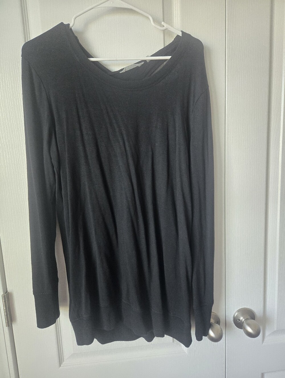 Athleta Black Long Sleeve Lightweight Pullover Criss Cross Back Size Medium